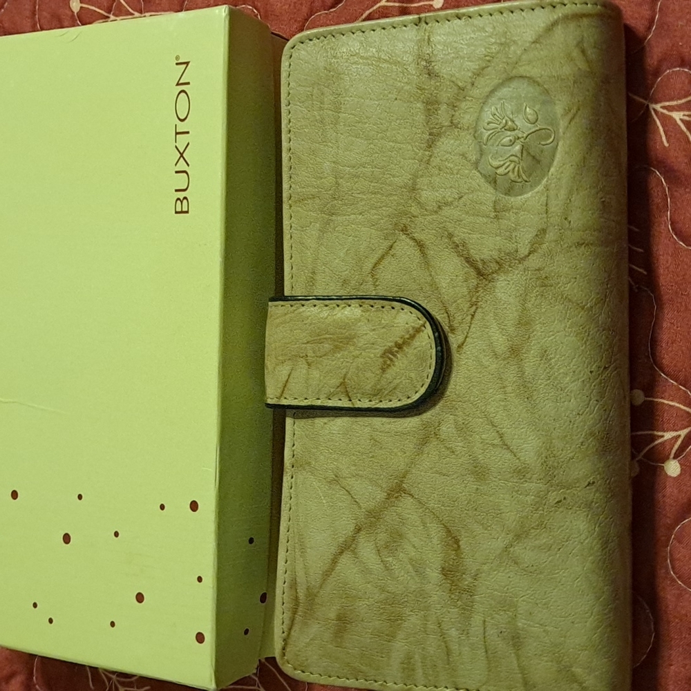 BNWT Buxton Genuine Leather Ladies Wallet